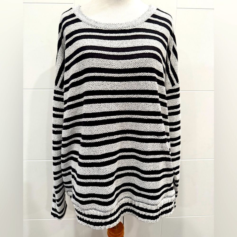 XL Liz Claiborne Black and White Striped Sweater